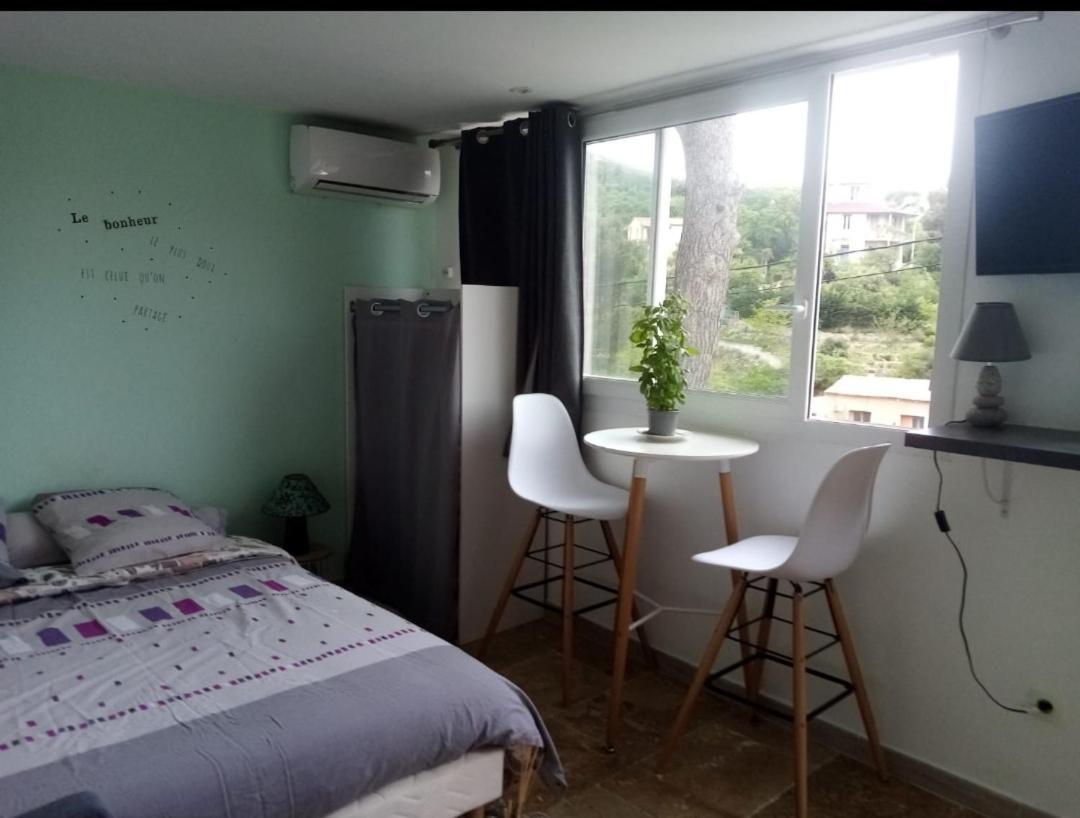 Studio neuf d'environ 20m2, piscine, vue mer, pour 2 personnes Marseilles Exterior foto