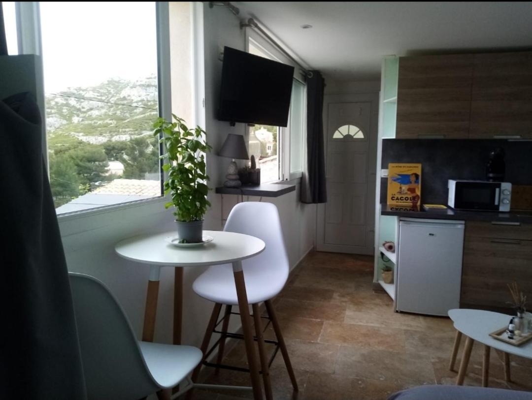 Studio neuf d'environ 20m2, piscine, vue mer, pour 2 personnes Marseilles Exterior foto