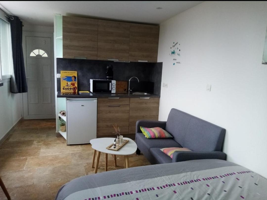 Studio neuf d'environ 20m2, piscine, vue mer, pour 2 personnes Marseilles Exterior foto